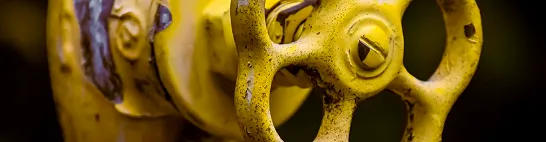 Porosity, cracks or sand holes in the body or bonnet casting